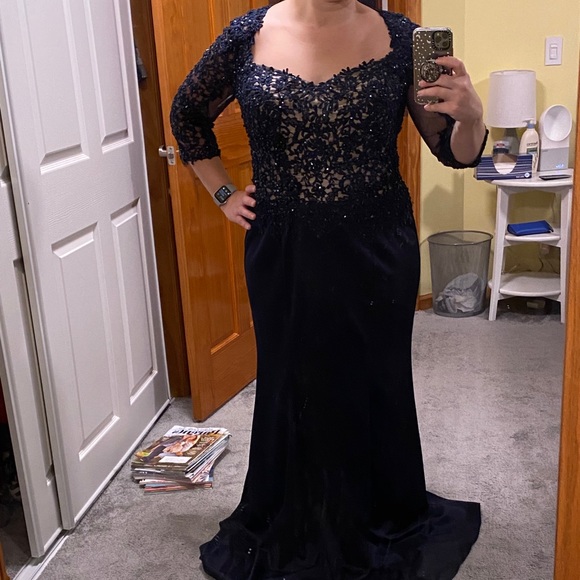 Navy La Femme floor length gown - Picture 4 of 6